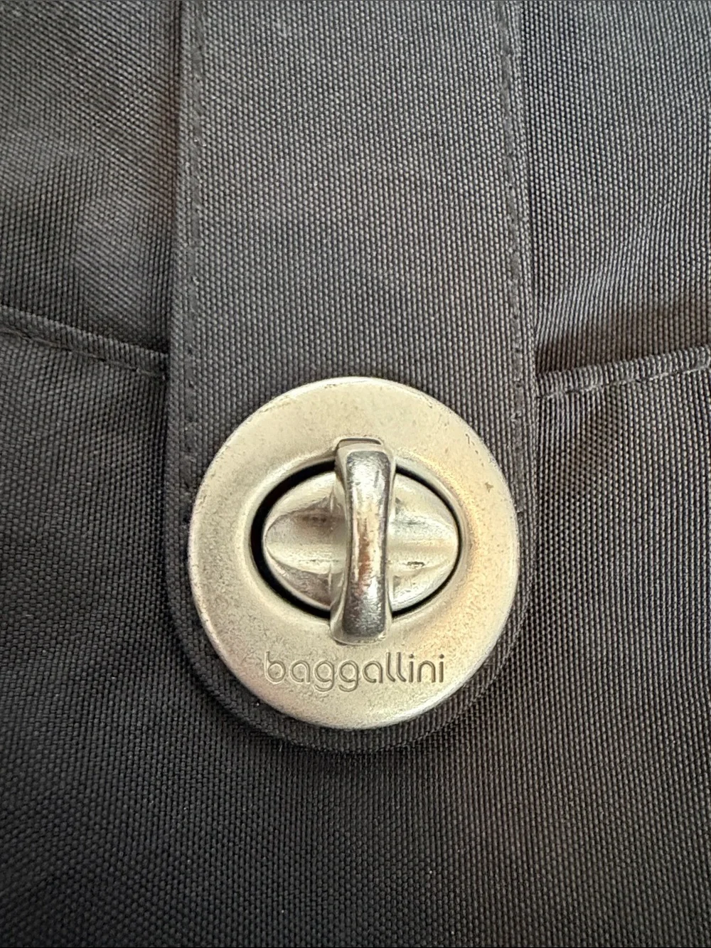 Baggallini Helenski Black Crossbody Hobo Bag Silver Hardware RFID Card Slots